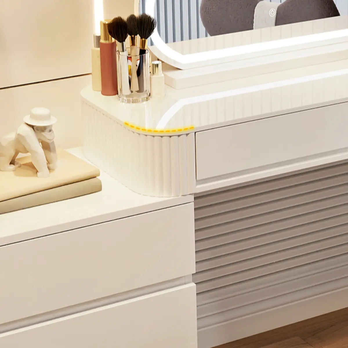 Modern Cloud Mirror LED White Makeup Vanity Set