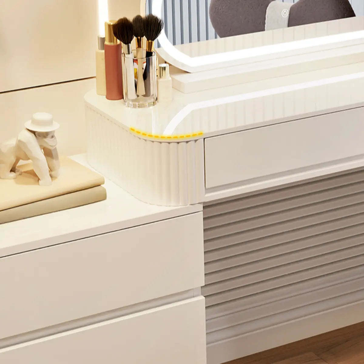 Modern Cloud Mirror LED White Makeup Vanity Set