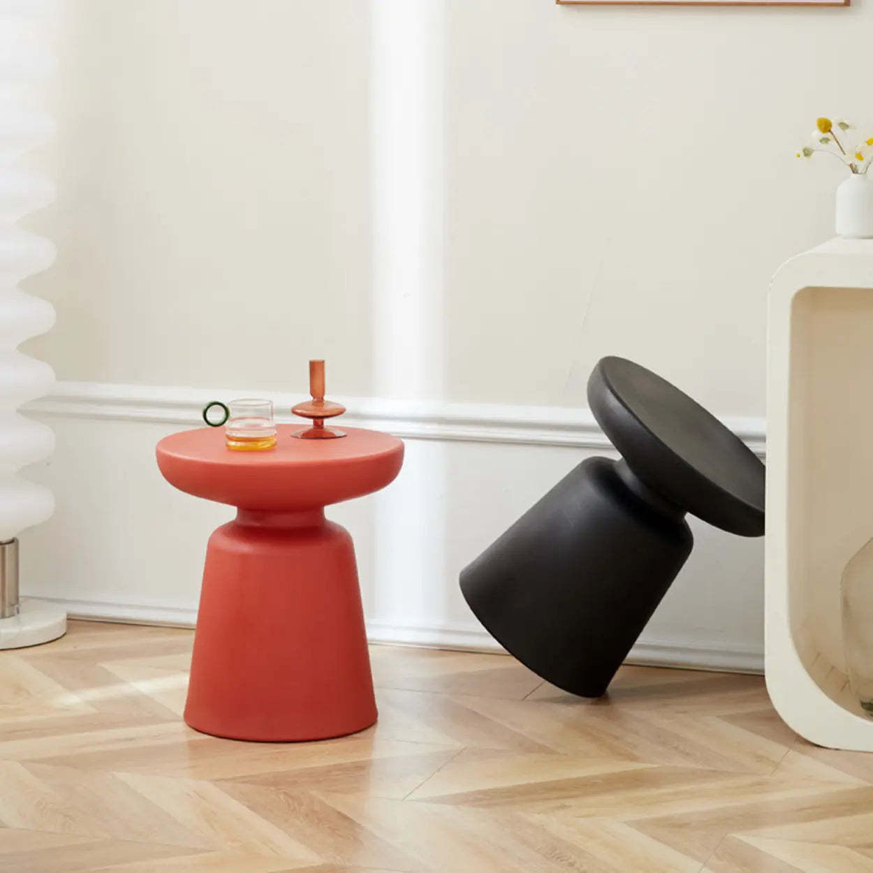 Minimalist Red Drum Wood Round Side Table — Green