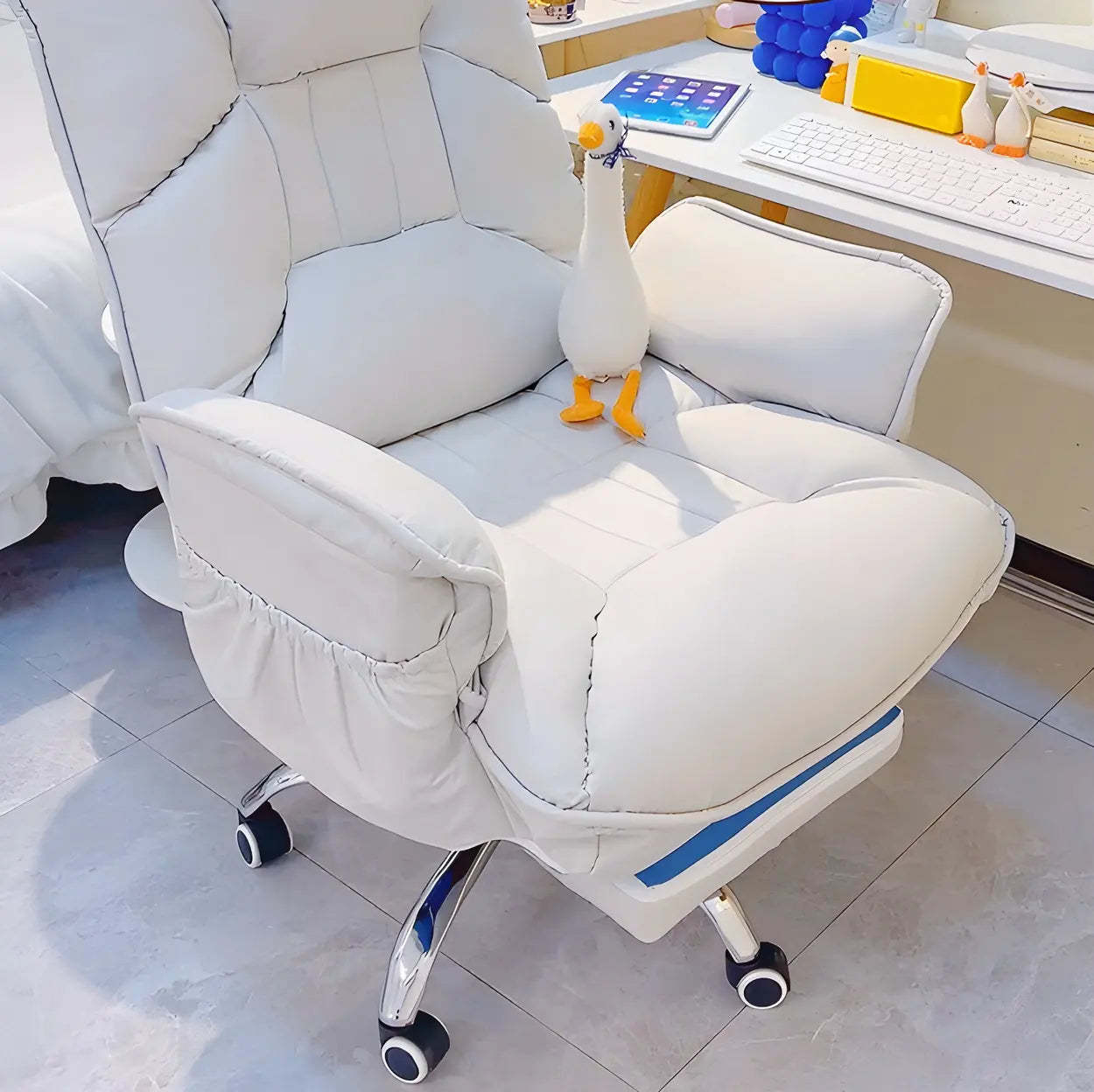 Modern Ergonomic Ivory Recliner Office Chair — Off-White / 6 Piece Set / With Footrest