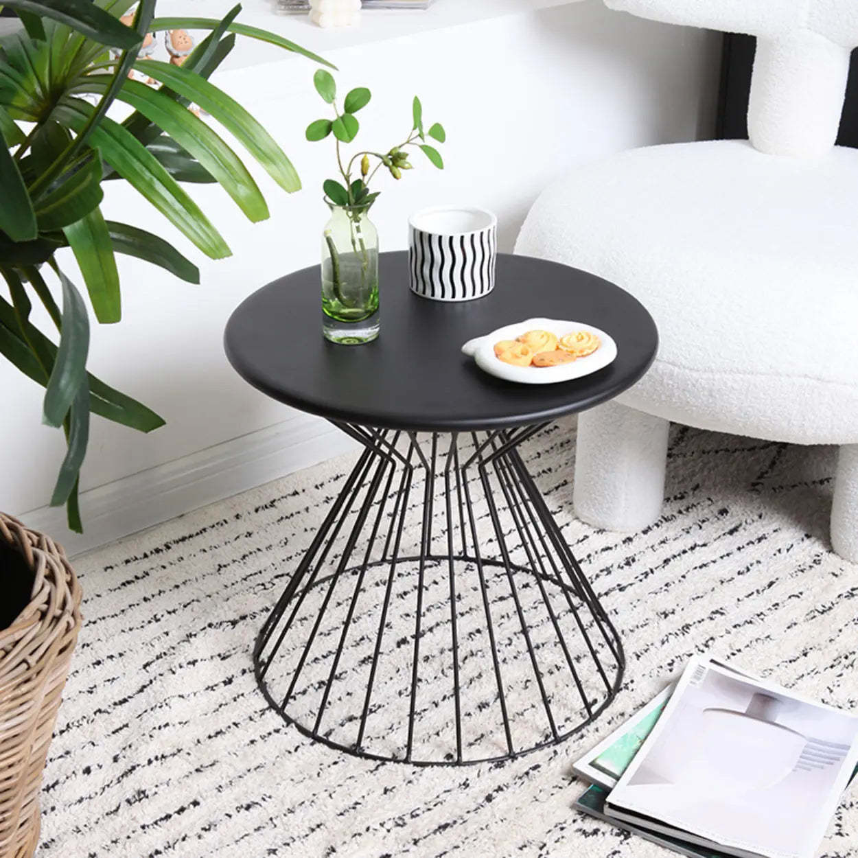 Minimalist Black Metal Small Round Side Table — Black