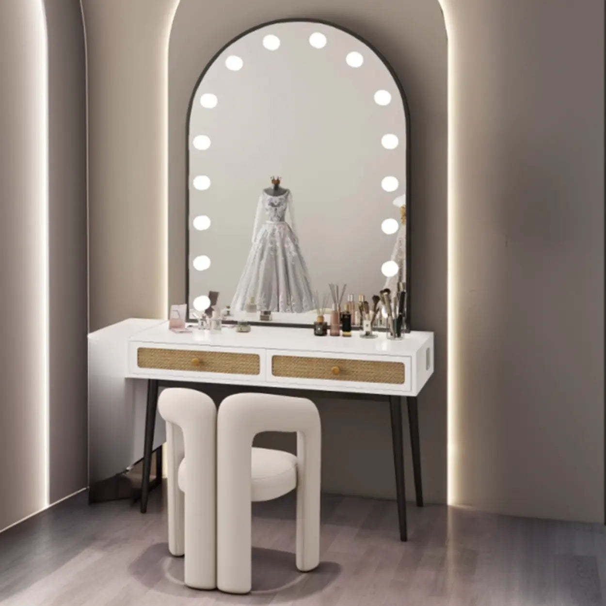 Modern Oval Timber Mirror White Makeup Vanity Set — White / Makeup Vanity & Mirror