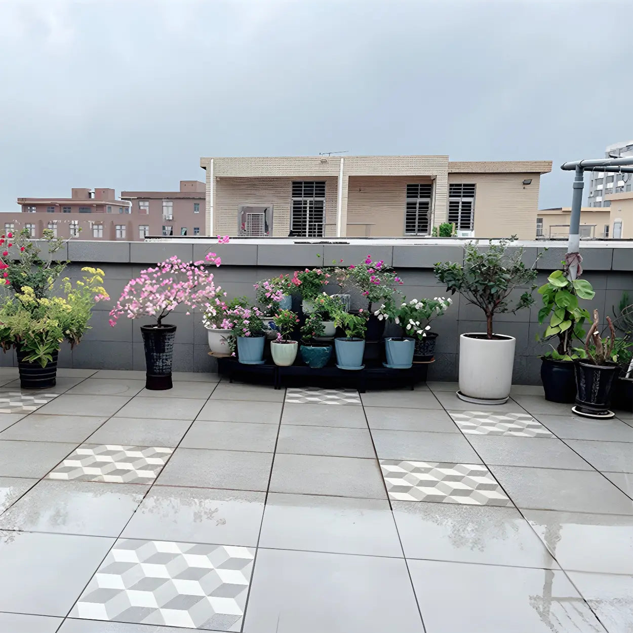 Metal Semi-Circle Balcony Plant Stand