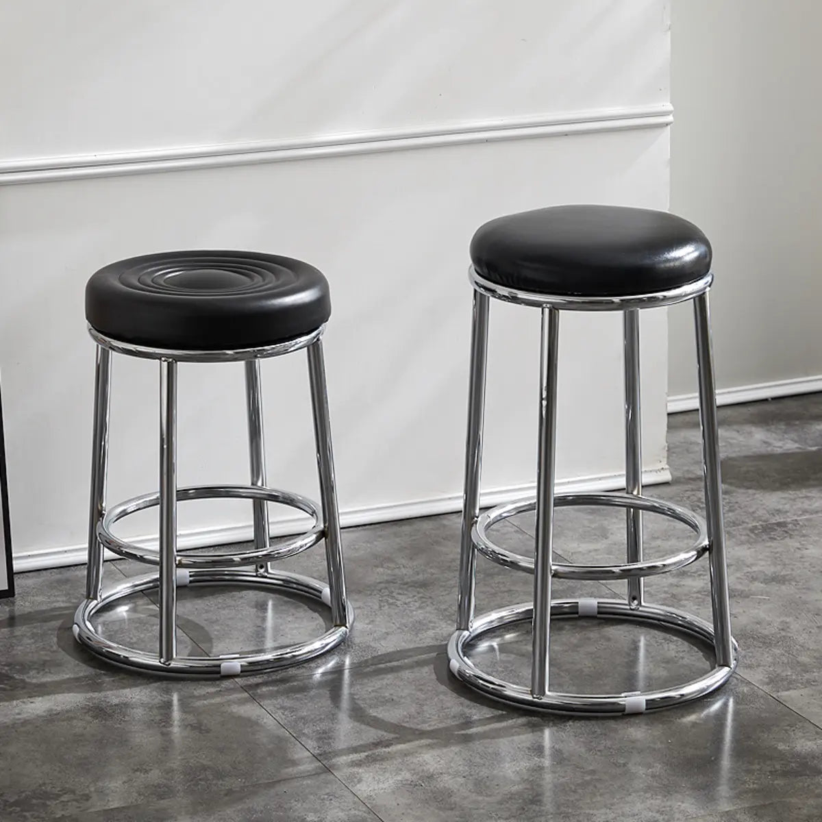 Round Cushioned Metal Backless Black Bar Stool — Black