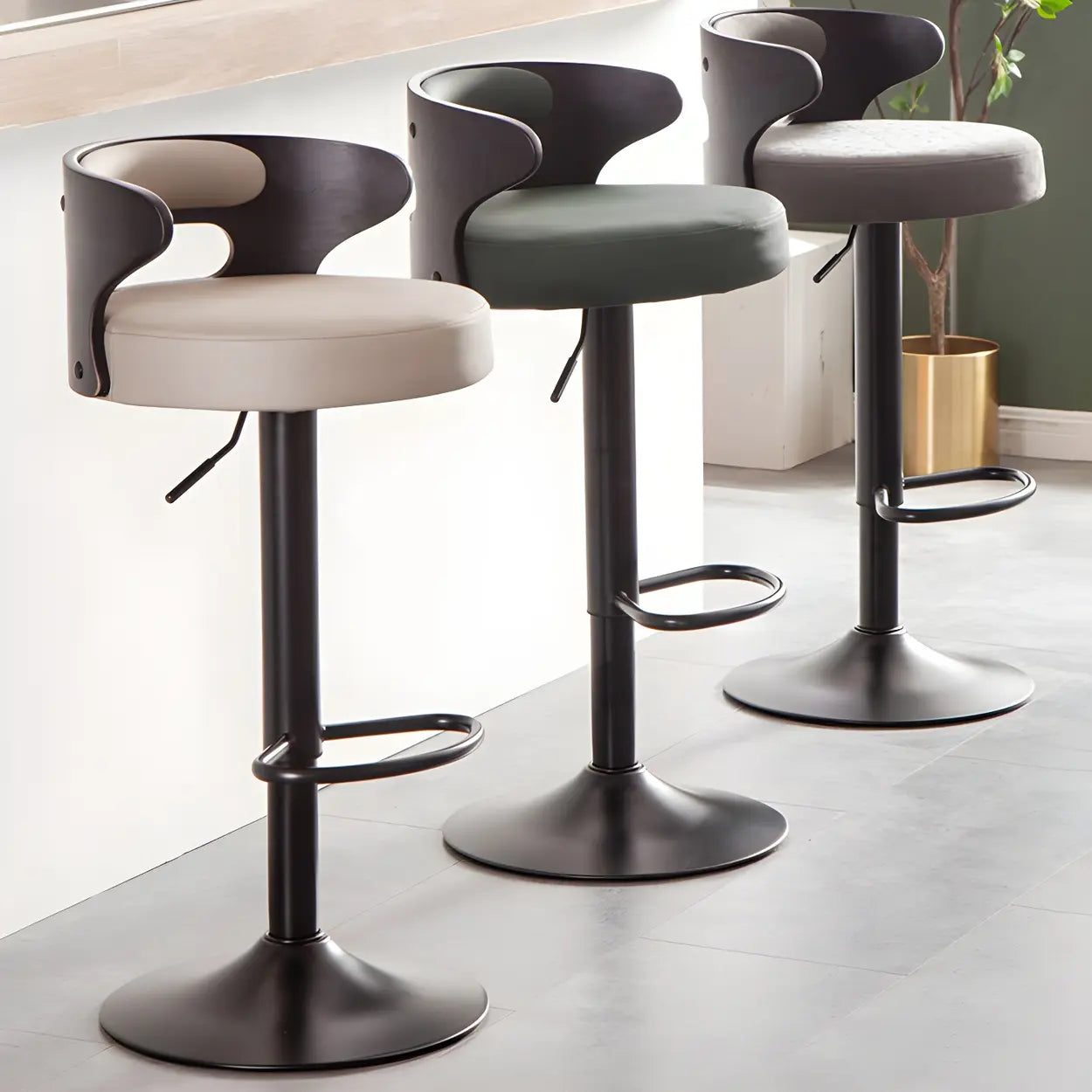 Round Leather Adjustable Pedestal Swivel Bar Stool — Black / 1 Piece