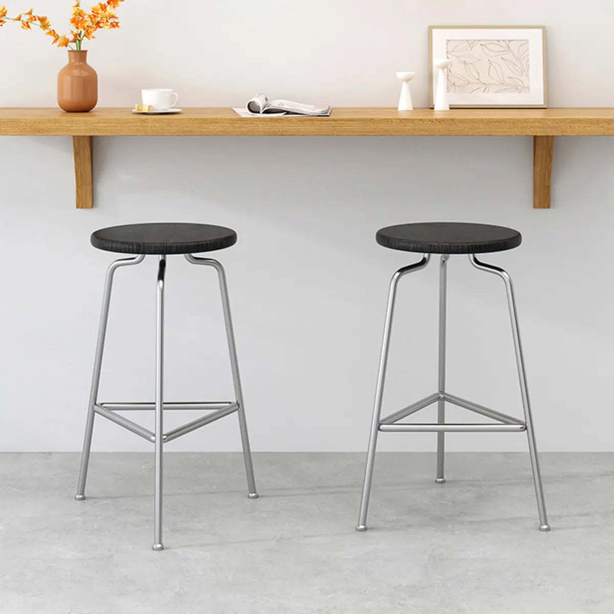 Round Tripod Metal Backless Black Bar Stool — Black