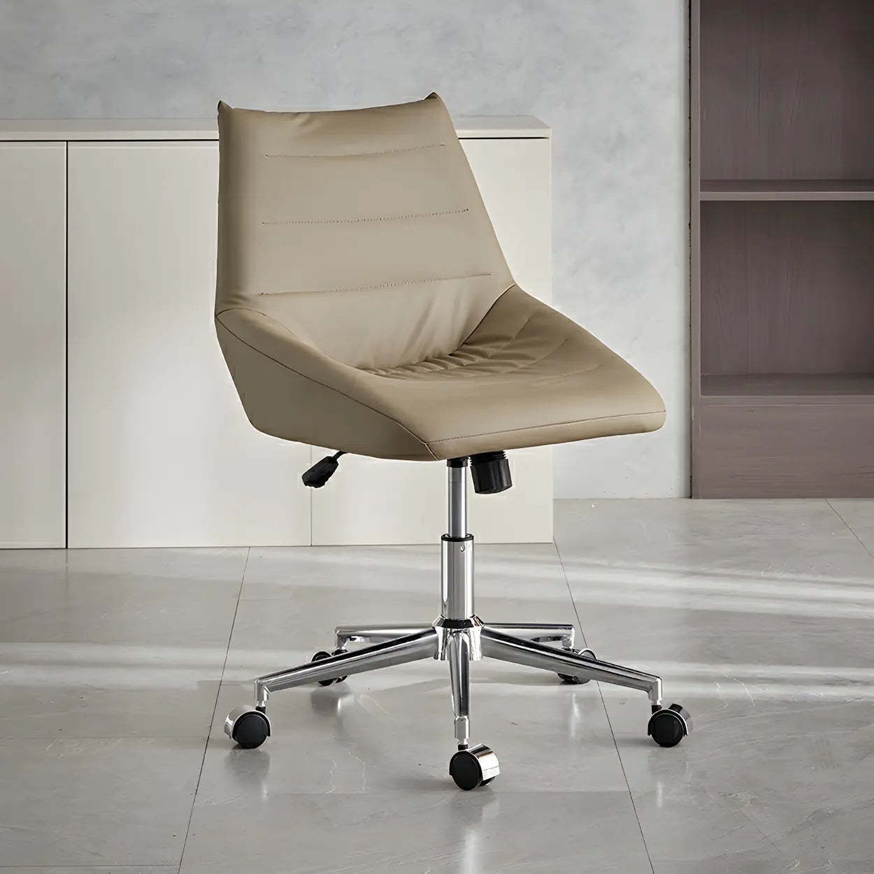 Leather base office chairs in leather — Brown