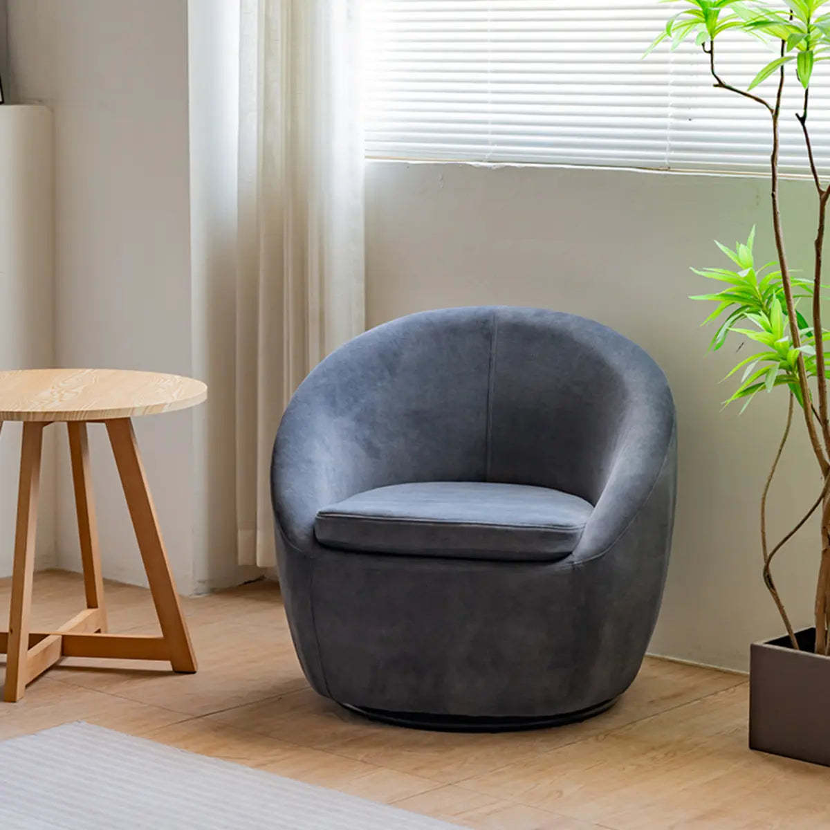 Swivel Off-White Baby Fleece Barrel Chair — Grey / Baby Fleece