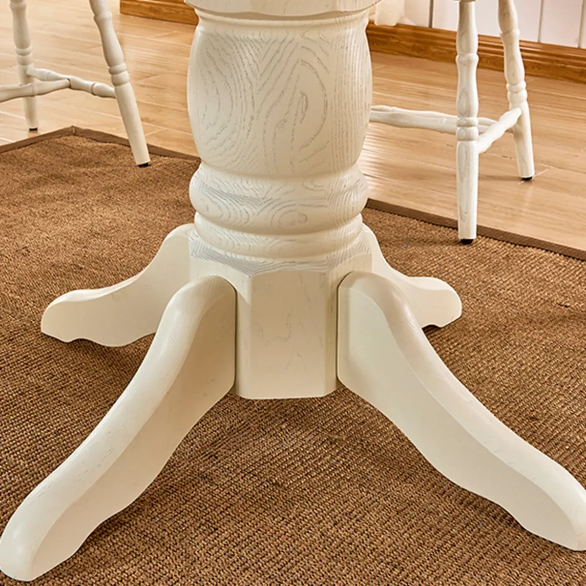 Traditional Round Brown Wood Extendable Dining Table — Without Chairs / Black