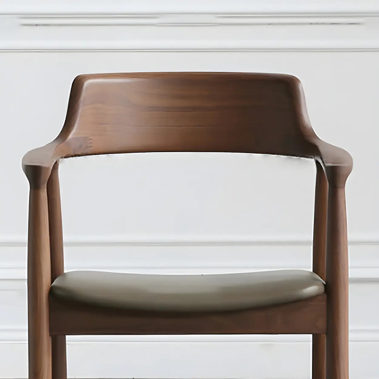 Traditional arm dining chairs & benches in wood — Walnut / Black