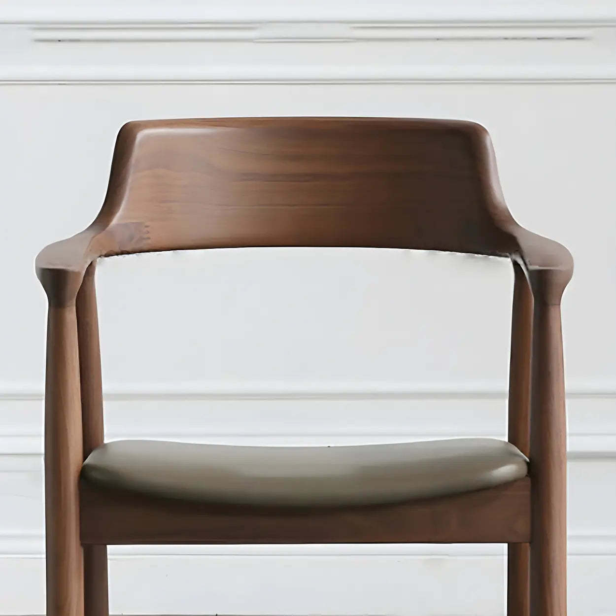 Traditional arm dining chairs & benches in wood — Walnut / Black