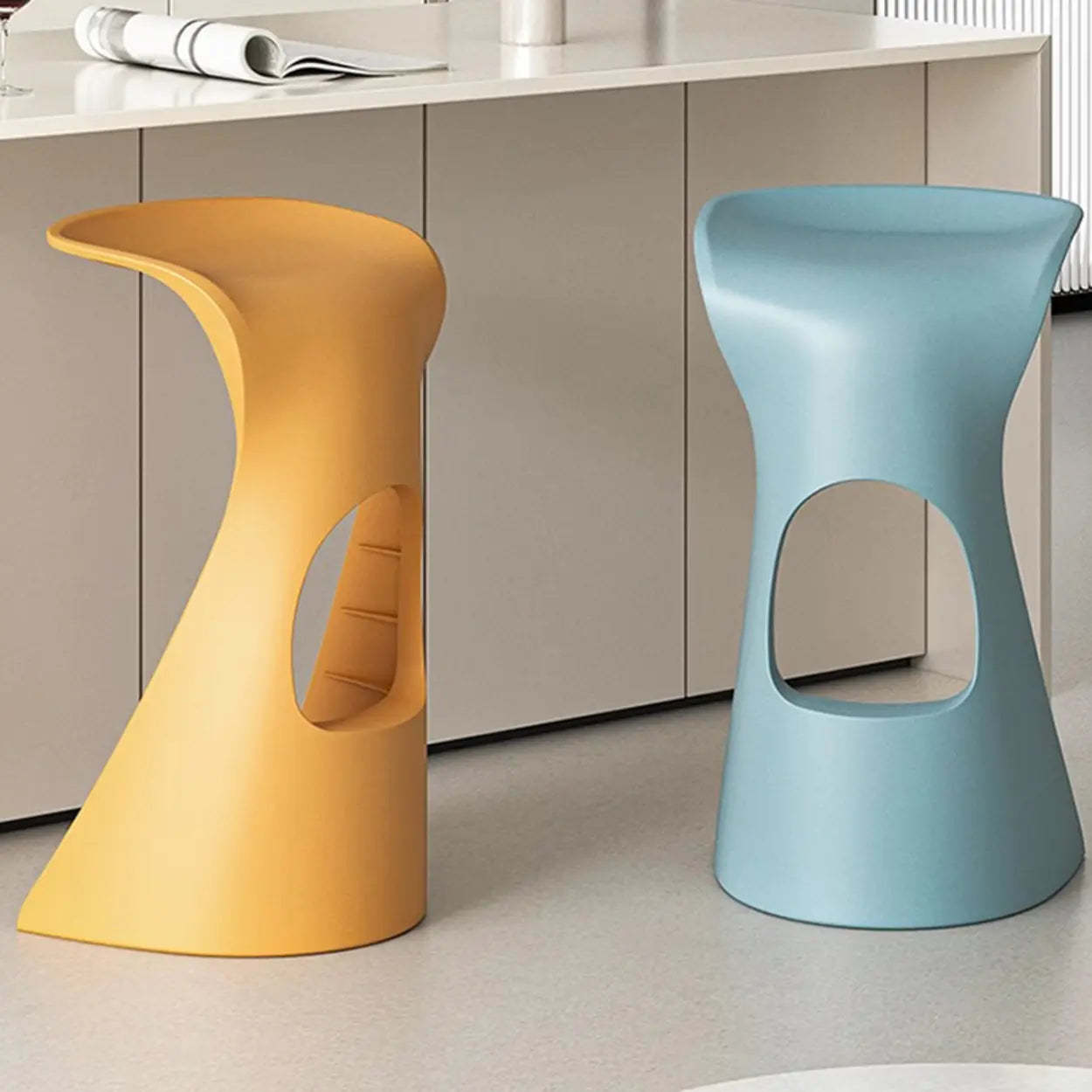 Stackable Curved Saddle Backless Bar Stool — Black