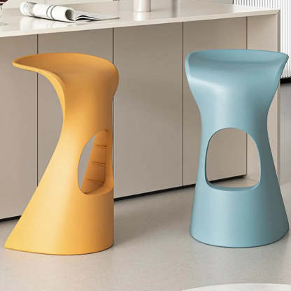 Stackable Curved Saddle Backless Bar Stool — Black