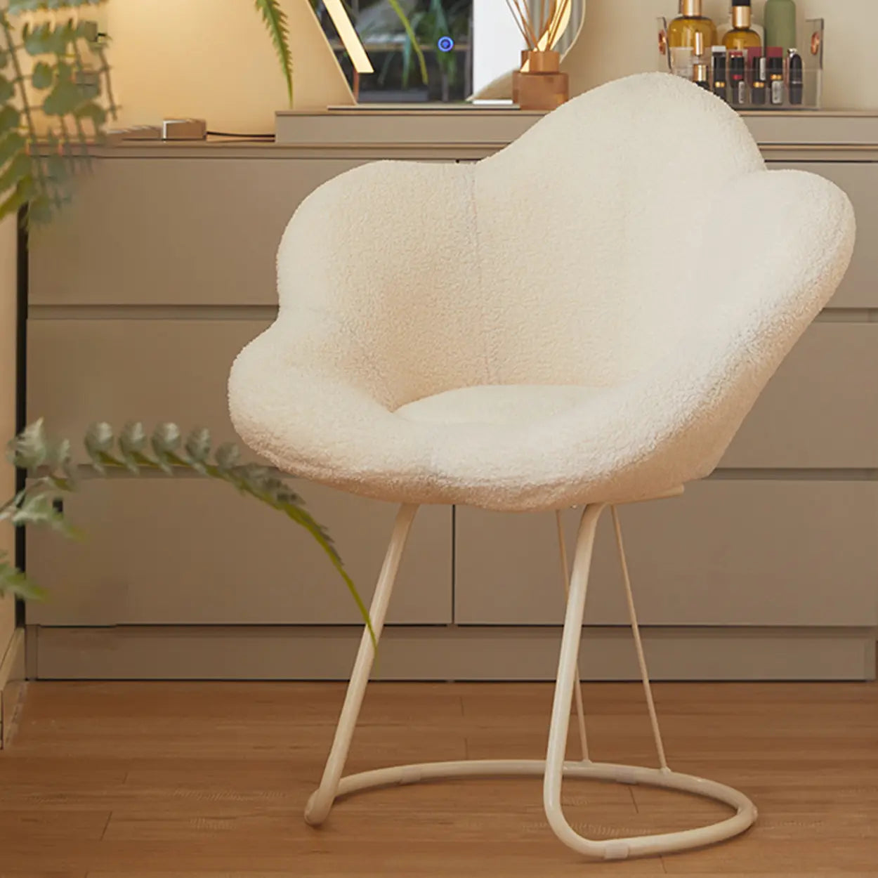 White Flower-Shaped Faux Fur Swivel Vanity Stool — White / Black Frame / 1 Piece