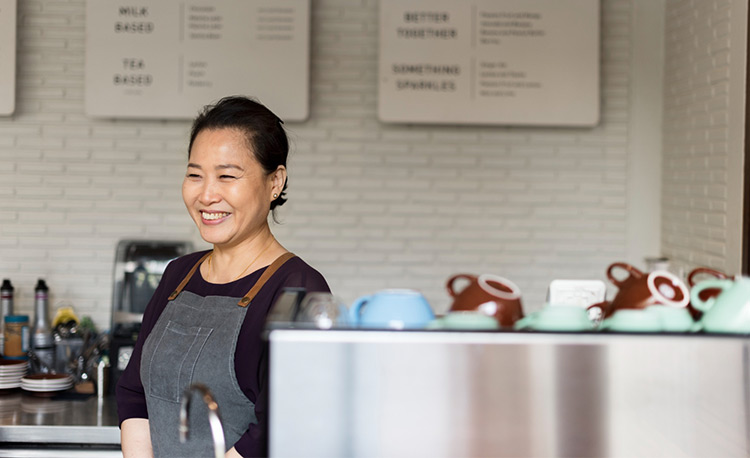 立ち仕事や長時間歩く際の靴選びの重要性 