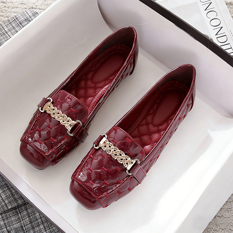 型押しエナメル チェーンビット スクエアトゥローファー