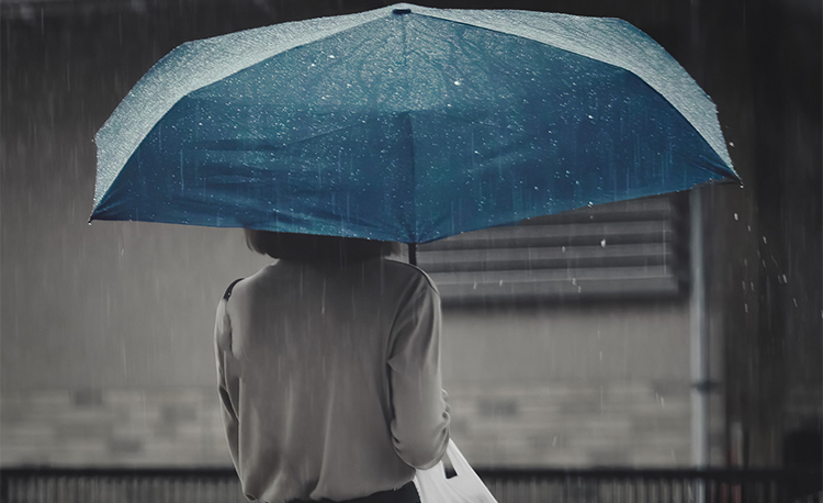 雨の日の通勤靴、どう選ぶ？