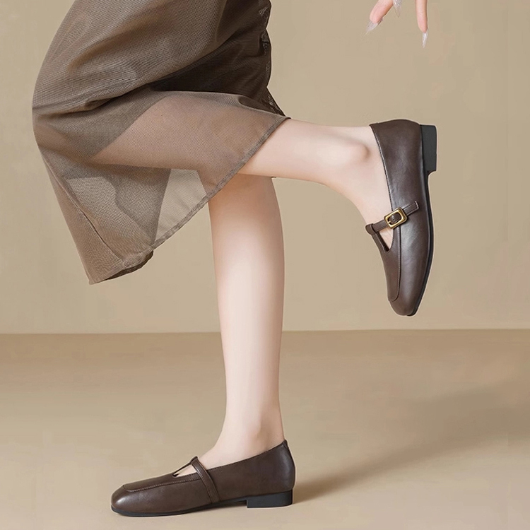 幅広4E パンプス ストラップ スクエアトゥ 甲高 ぽっちゃり足 ワイド