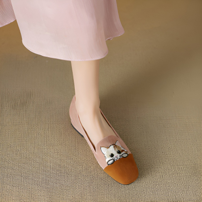 キャット刺繍 スクエアトゥスリッポン