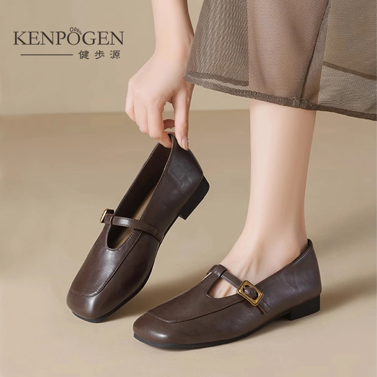 幅広4E パンプス ストラップ スクエアトゥ 甲高 ぽっちゃり足 ワイド kenpogen