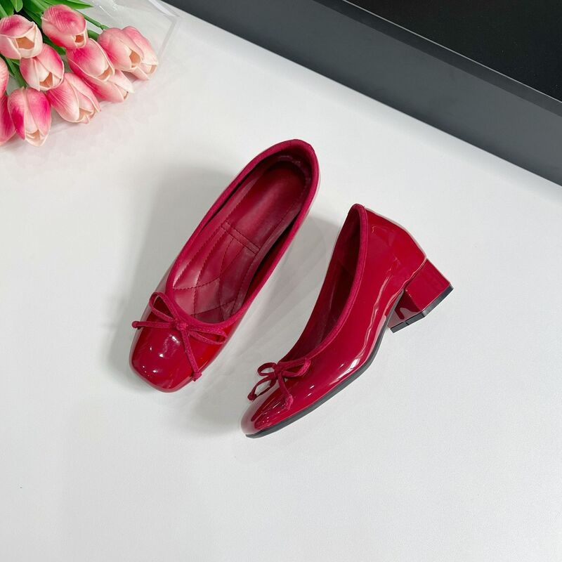 リボンモチーフ 7cmチャンキーヒールパンプス