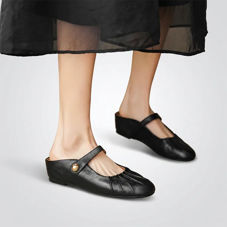 毎日履きたい、歩きやすさを追求した黒のメリージェーンミュール。デニムやロングスカートにも似合う、春夏の大人の抜け感カジュアルスタイル