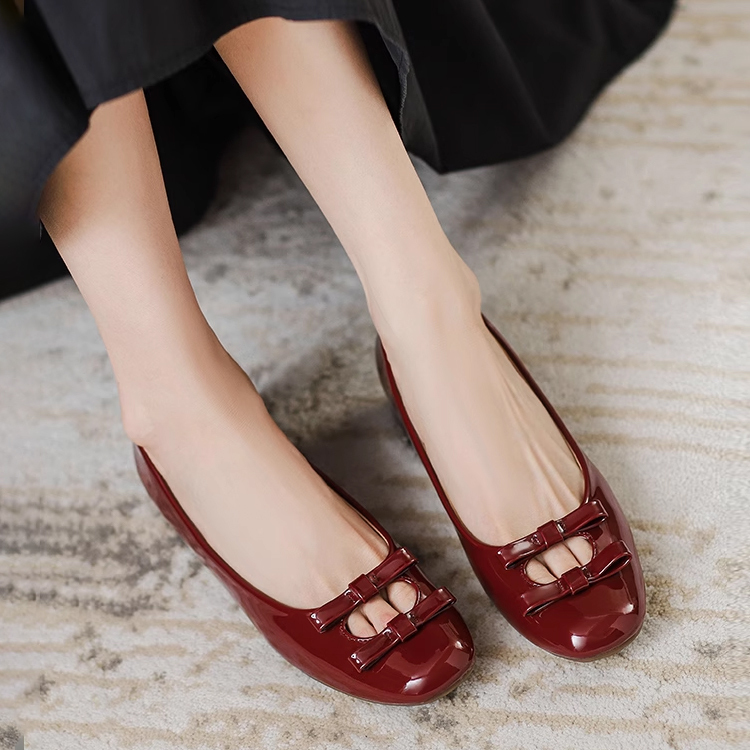 インヒールパンプス　リボン 可愛い　ヒール 5cm　おしゃれ　エナメル パンプス  羊革インソール　履きやすい靴　レッド