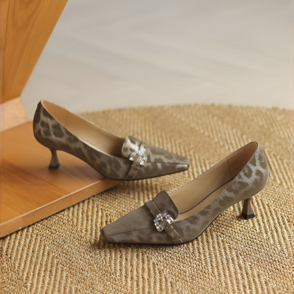 アーモンドトゥレオパード柄ローファーパンプス