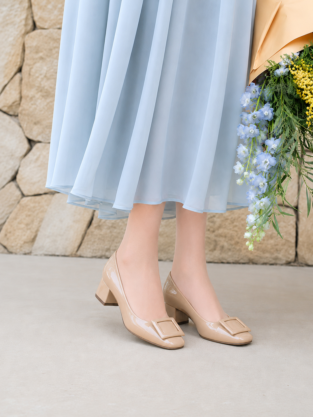 結婚式や披露宴で長時間履きやすい、安定感のあるレディースパンプス