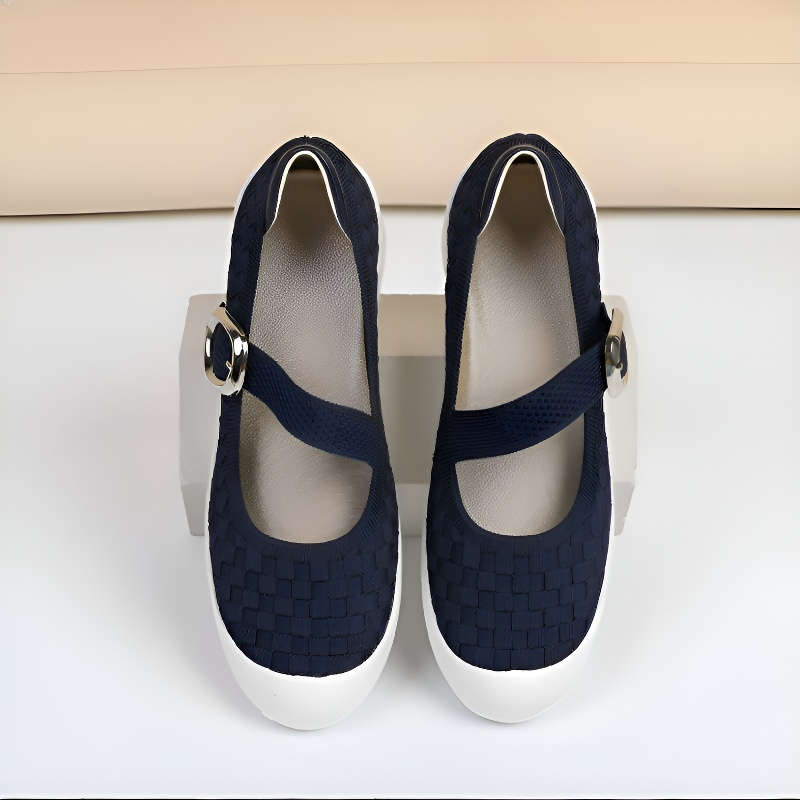 バックルストラップ付き ニットウェッジパンプス