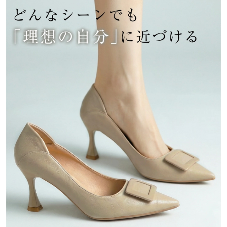 結婚式用 先細パンプス キトゥンヒール。すっきりとした尖ったつま先が足元を美しく見せ、華奢な猫脚跟が上品な印象を引き立てる。シンプルながら存在感のあるエレガントな一足。