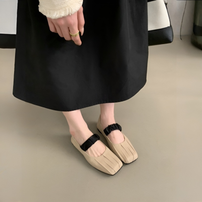 幅広4E パンプス スクエアトゥ ストラップ ワイド 大きいサイズ　アプリコット