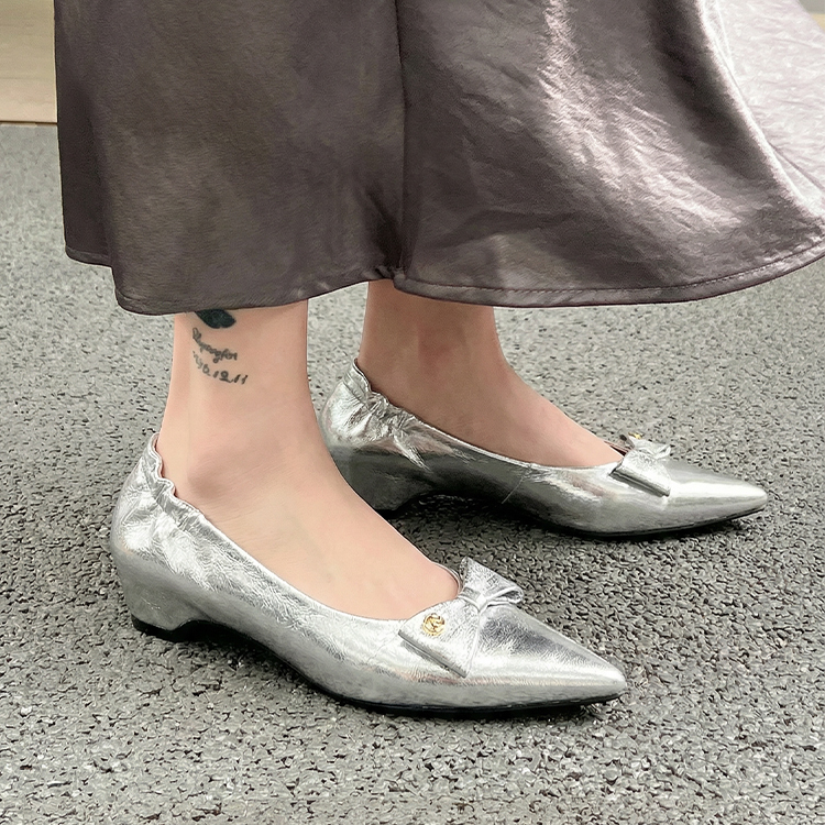 リボンモチーフ バックギャザー 美脚パンプス