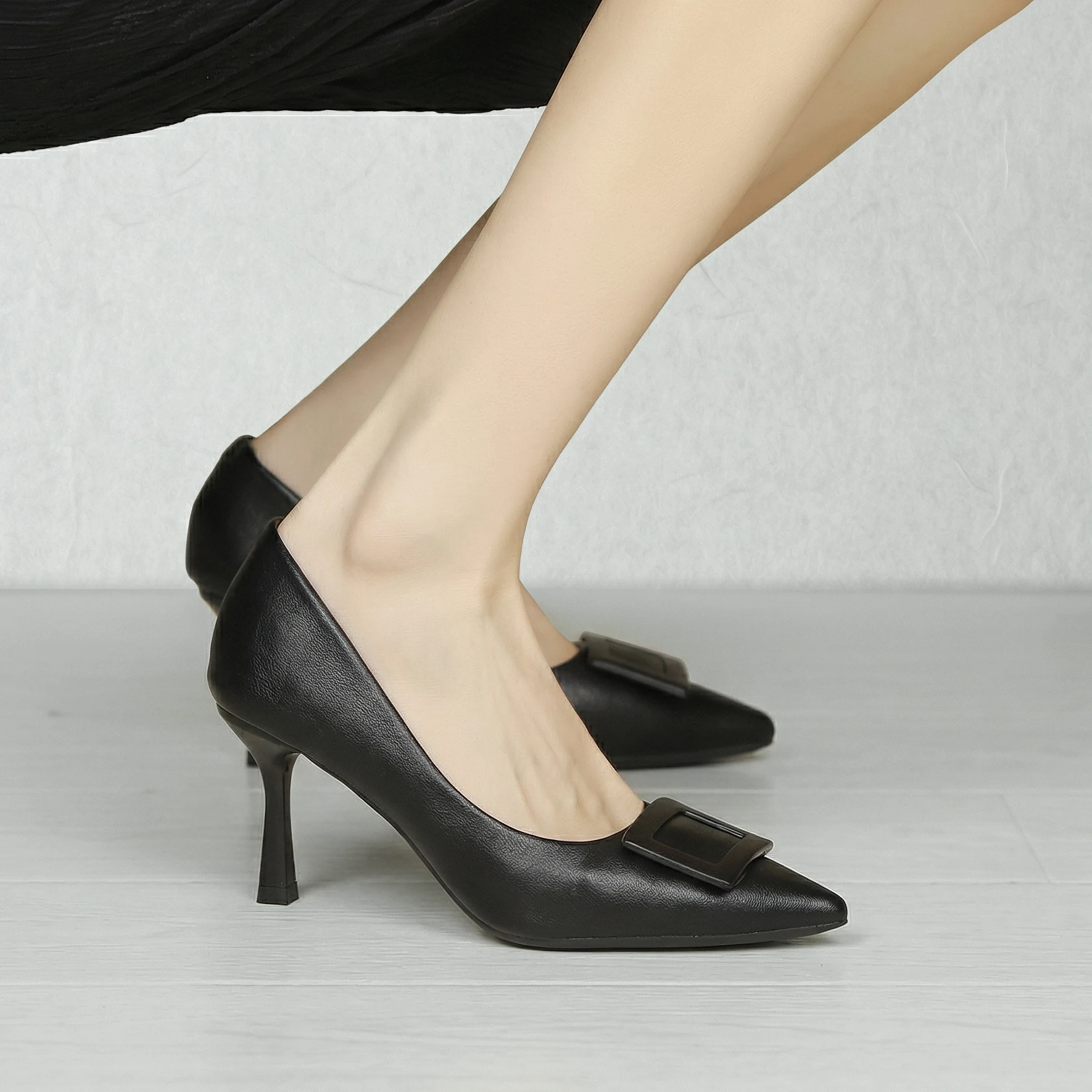 健歩源 パンプス 上面からの着用イメージ｜足なじみの良い甲フィット感