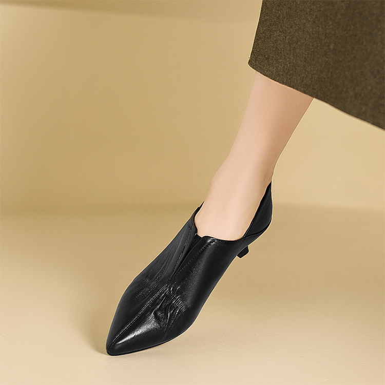 レトロモダン スリット入り ポインテッドトゥスリッポン