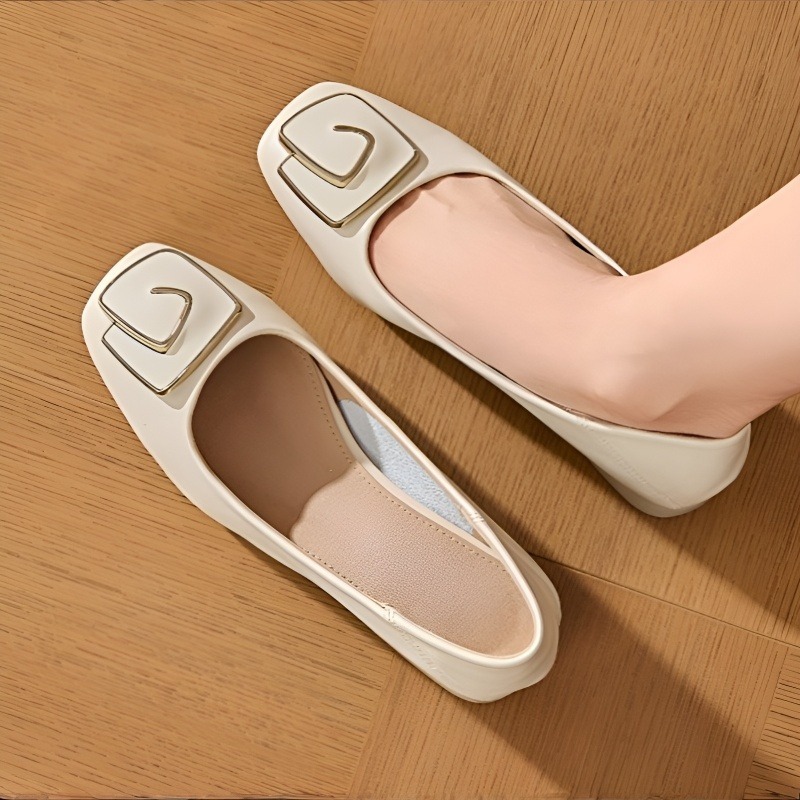 スクエアバックル チャンキーヒールパンプス