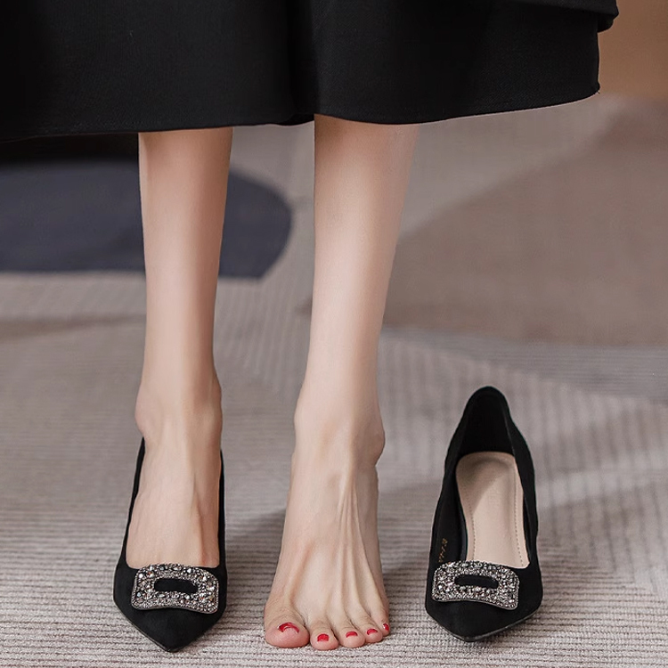 幅広4Eビジューバックルパンプス 5.0cm/7.0cmヒール 細見え美脚　ブラック