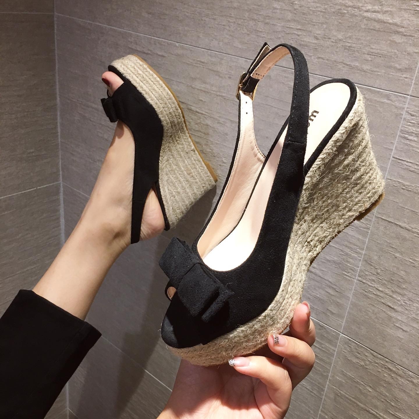 ジサンダル　9cmアップ 美脚ハイヒール　ブラック