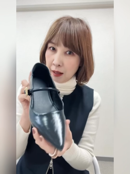 【高見えゴールド金具・走れる】KENPOGEN ストラップパンプス 5cmヒール 痛くない 柔らかい 小さいサイズ 黒 仕事