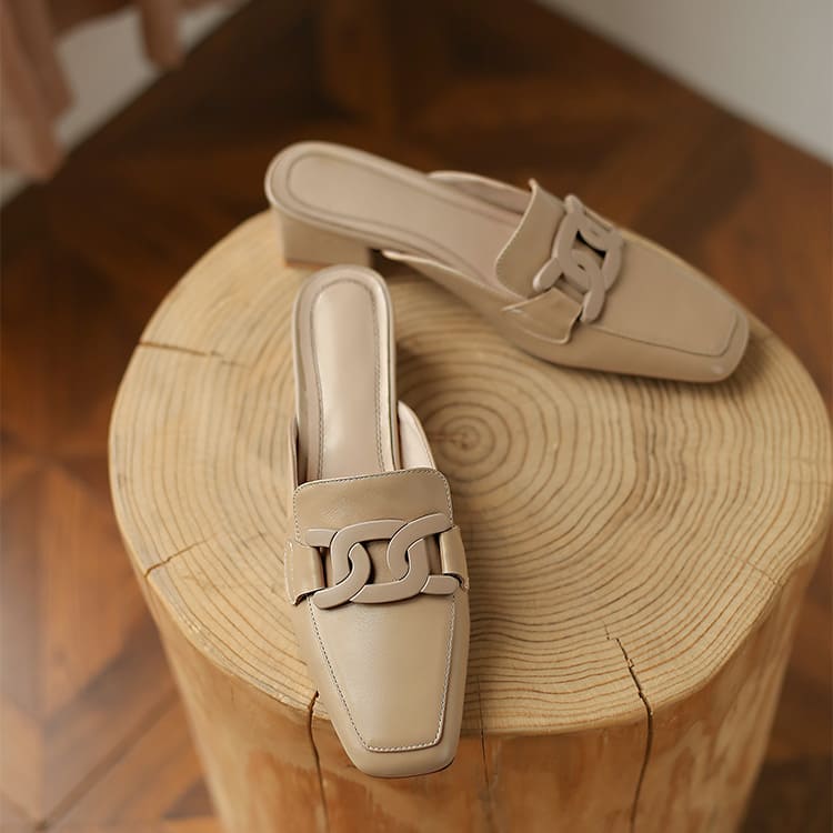 スクエアトゥ チェーンモチーフミュール