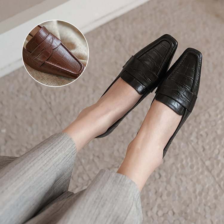 牛革 クロコ型押し チャンキーヒールローファー