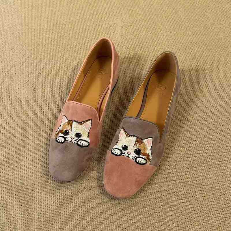 キャット刺繍 スクエアトゥスリッポン