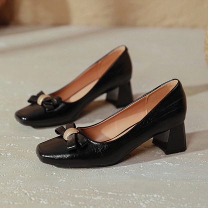 リボンモチーフ チャンキーヒールパンプス