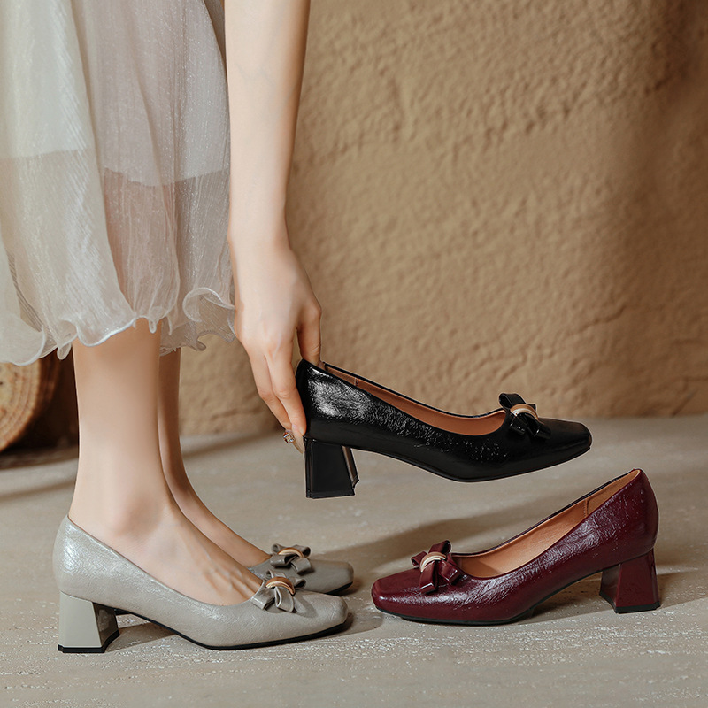 リボンモチーフ チャンキーヒールパンプス