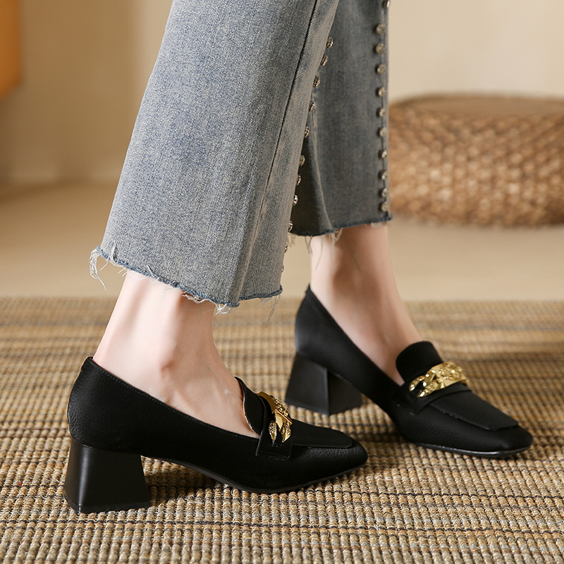 ビット付きヒールローファー