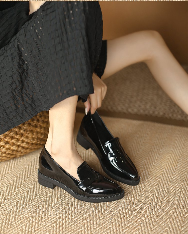 ヒールバレしない 普通のローファーに見える 着用写真 エナメル 黒