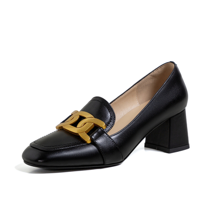 黒のゴールドバックルチャンキーヒールローファー 