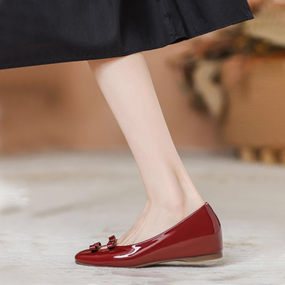 インヒールパンプス　リボン 可愛い　ヒール 5cm　おしゃれ　エナメル パンプス  羊革インソール　履きやすい靴　レッド