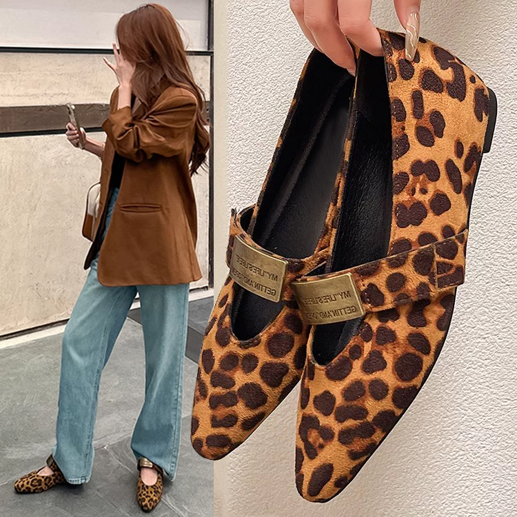 パンプス　インヒール 　ヒョウ柄　ポイン テッドトゥ　疲れない  通勤