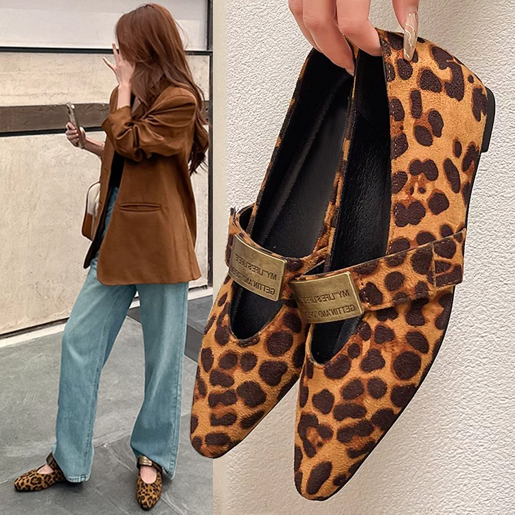 パンプス　インヒール 　ヒョウ柄　ポイン テッドトゥ　疲れない  通勤